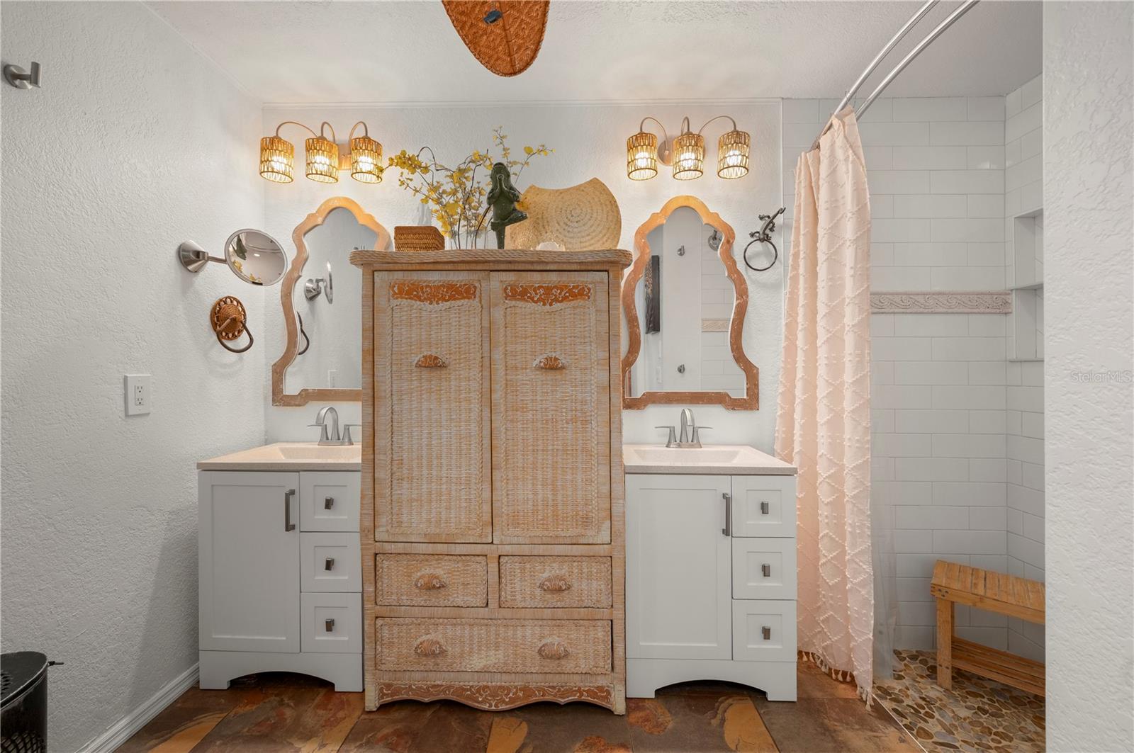 PALM SHORES - Residential