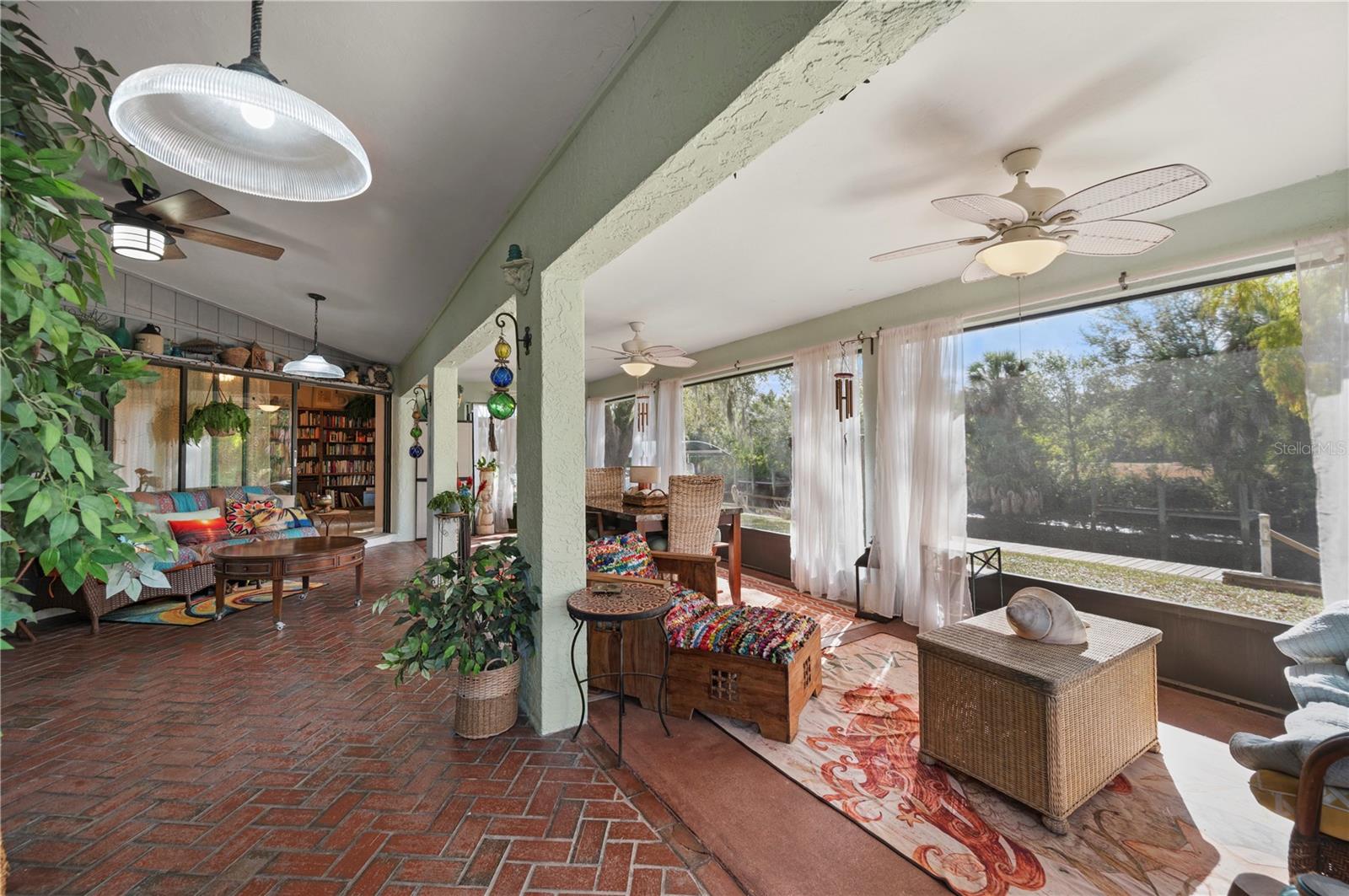 PALM SHORES - Residential