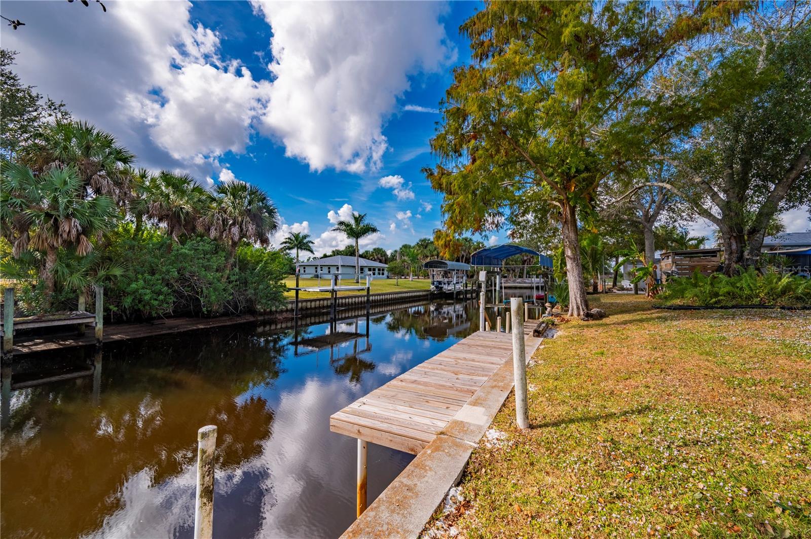 PALM SHORES - Residential