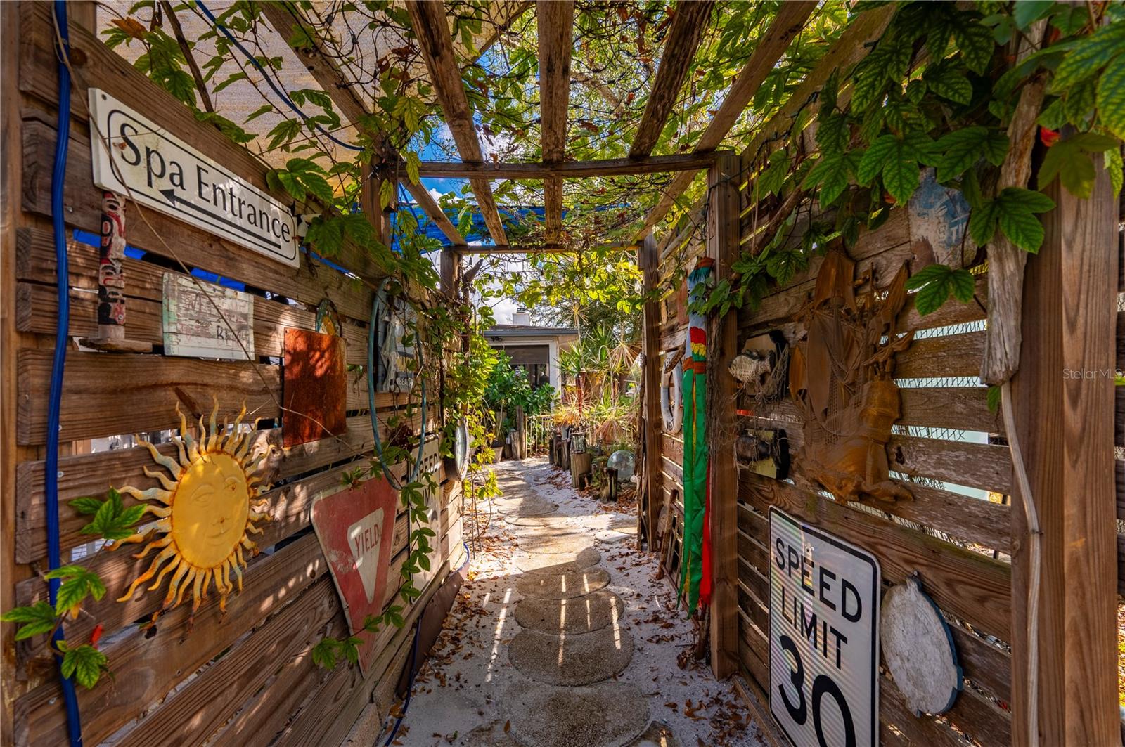 PALM SHORES - Residential