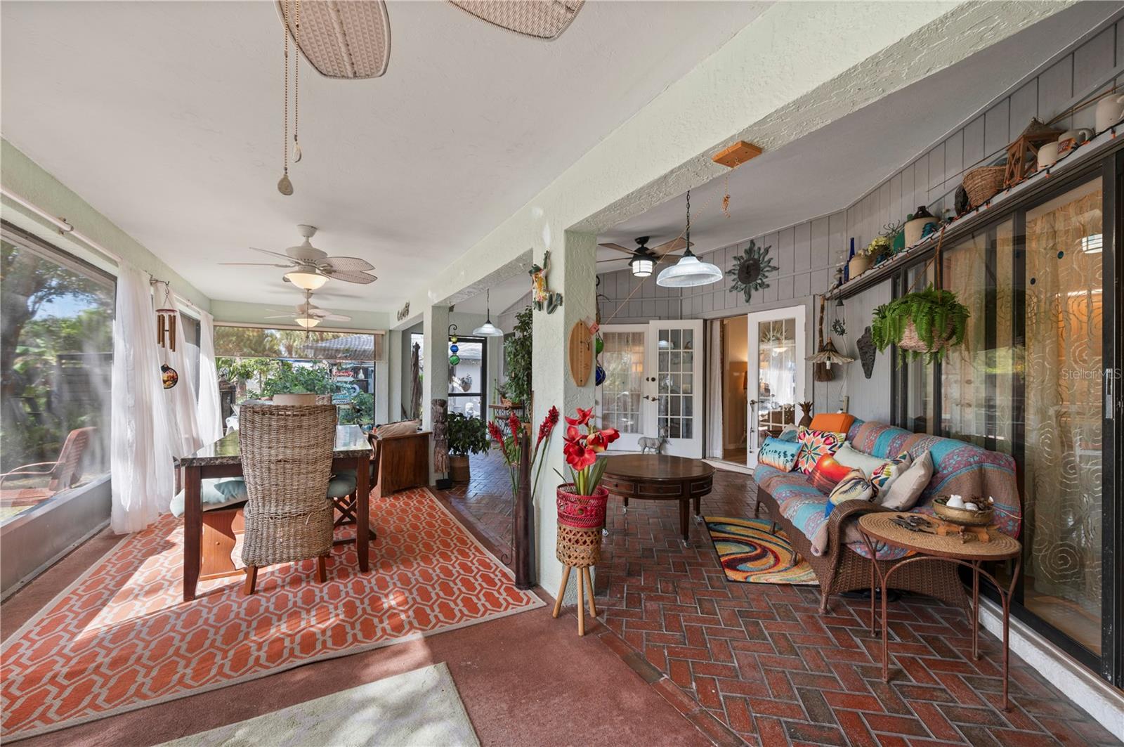 PALM SHORES - Residential