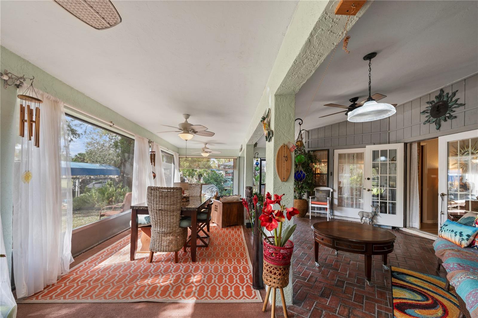 PALM SHORES - Residential