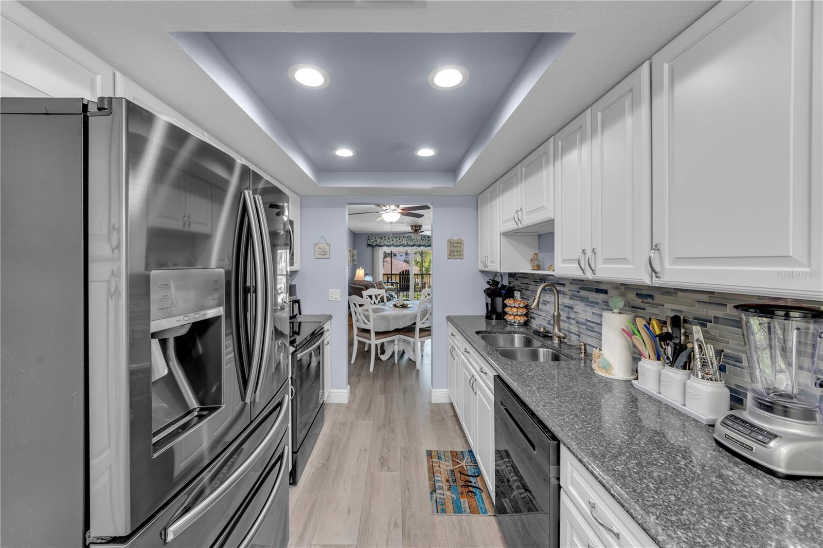 6000 PARK PLACE CONDO - Residential