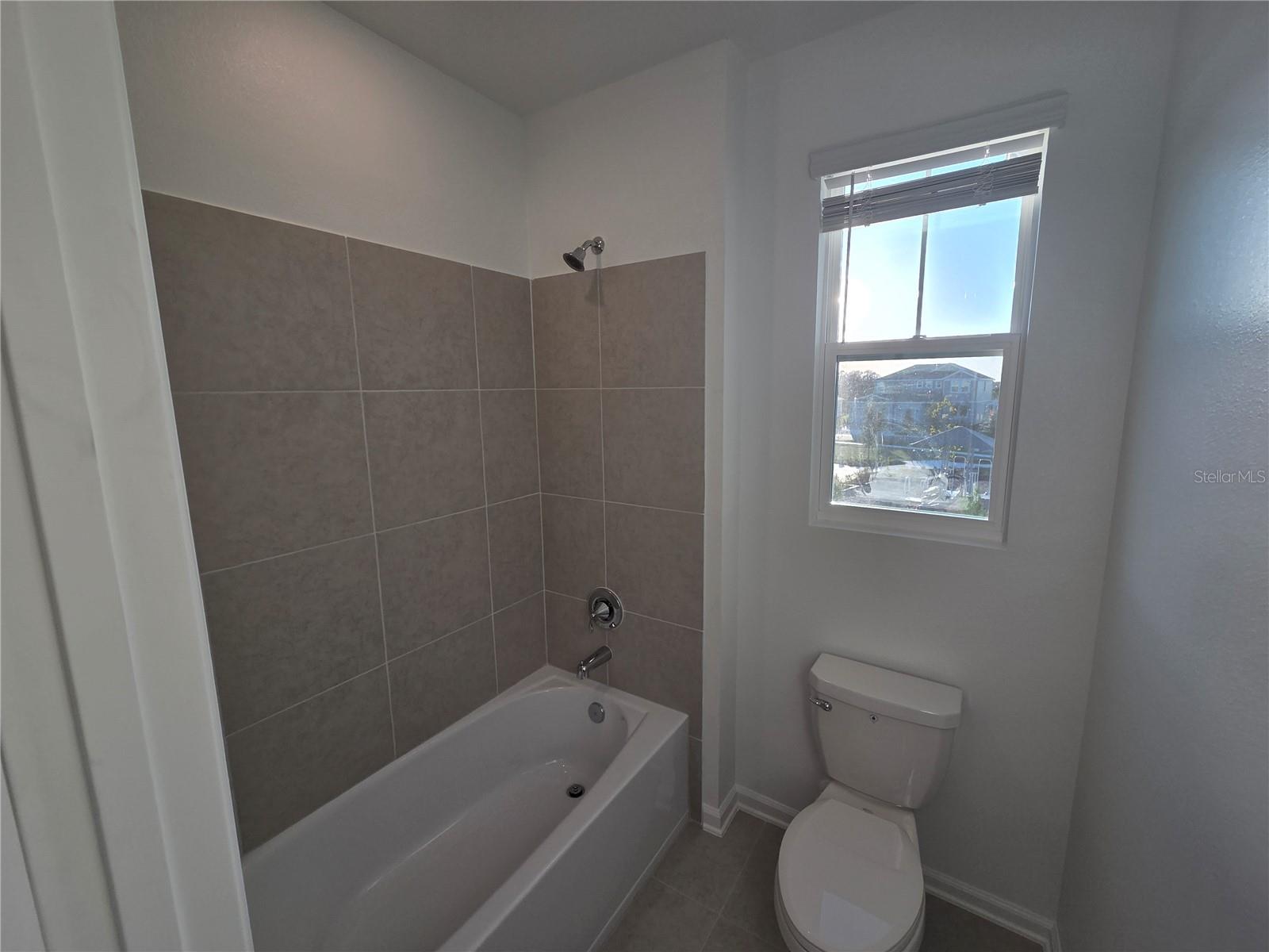 WELLNESS RDG PH 1-B - Residential Lease