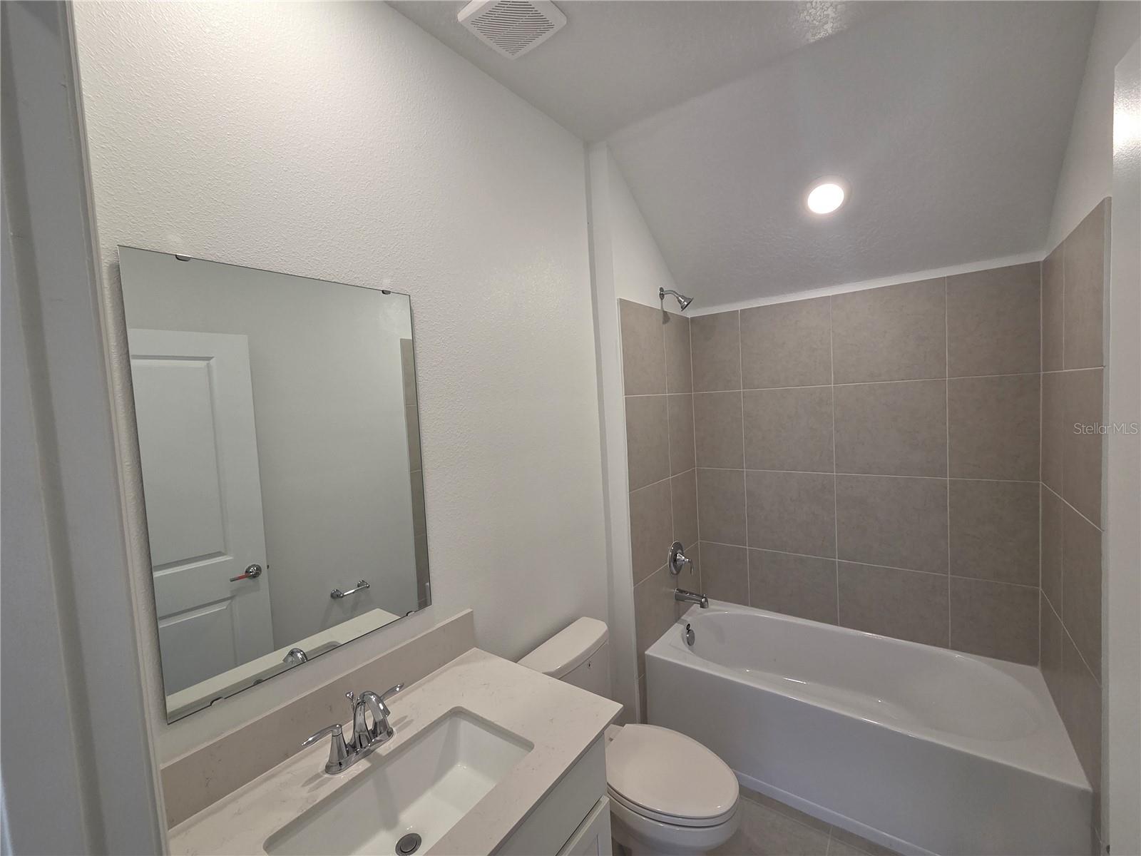 WELLNESS RDG PH 1-B - Residential Lease