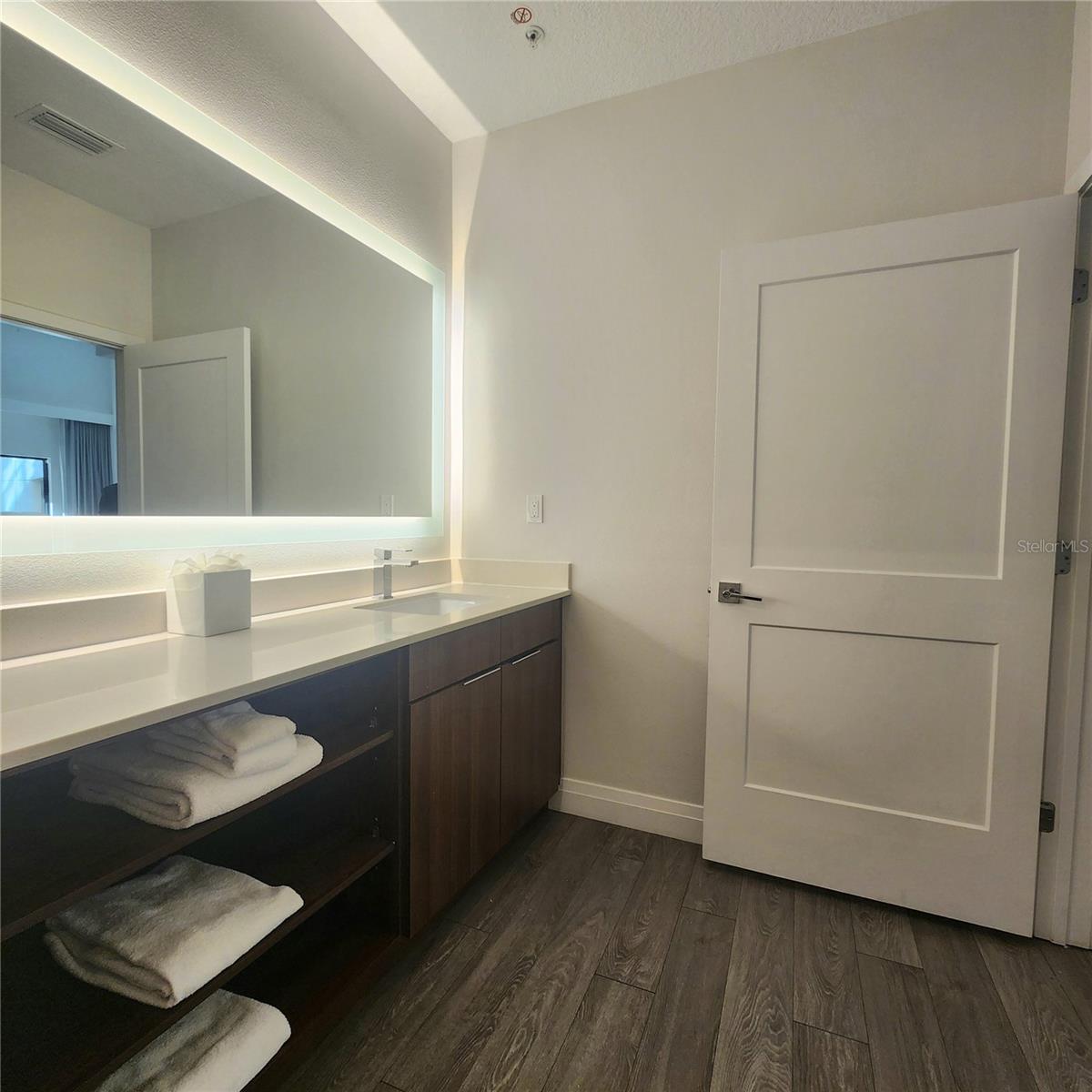 GROVE RESORT AND SPA HOTEL CONDOMINIUM U - Residential