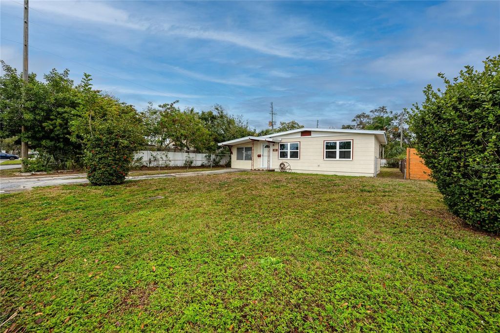 Photo of 418 39th Avenue N, St Petersburg, FL 33703 (MLS # TB8464525)