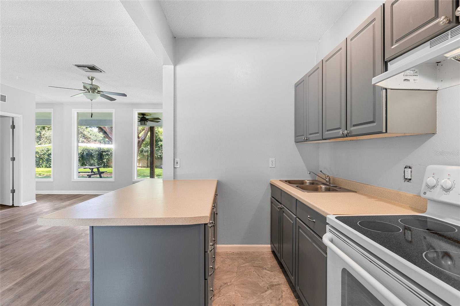 SANTA FE HILLS - Residential