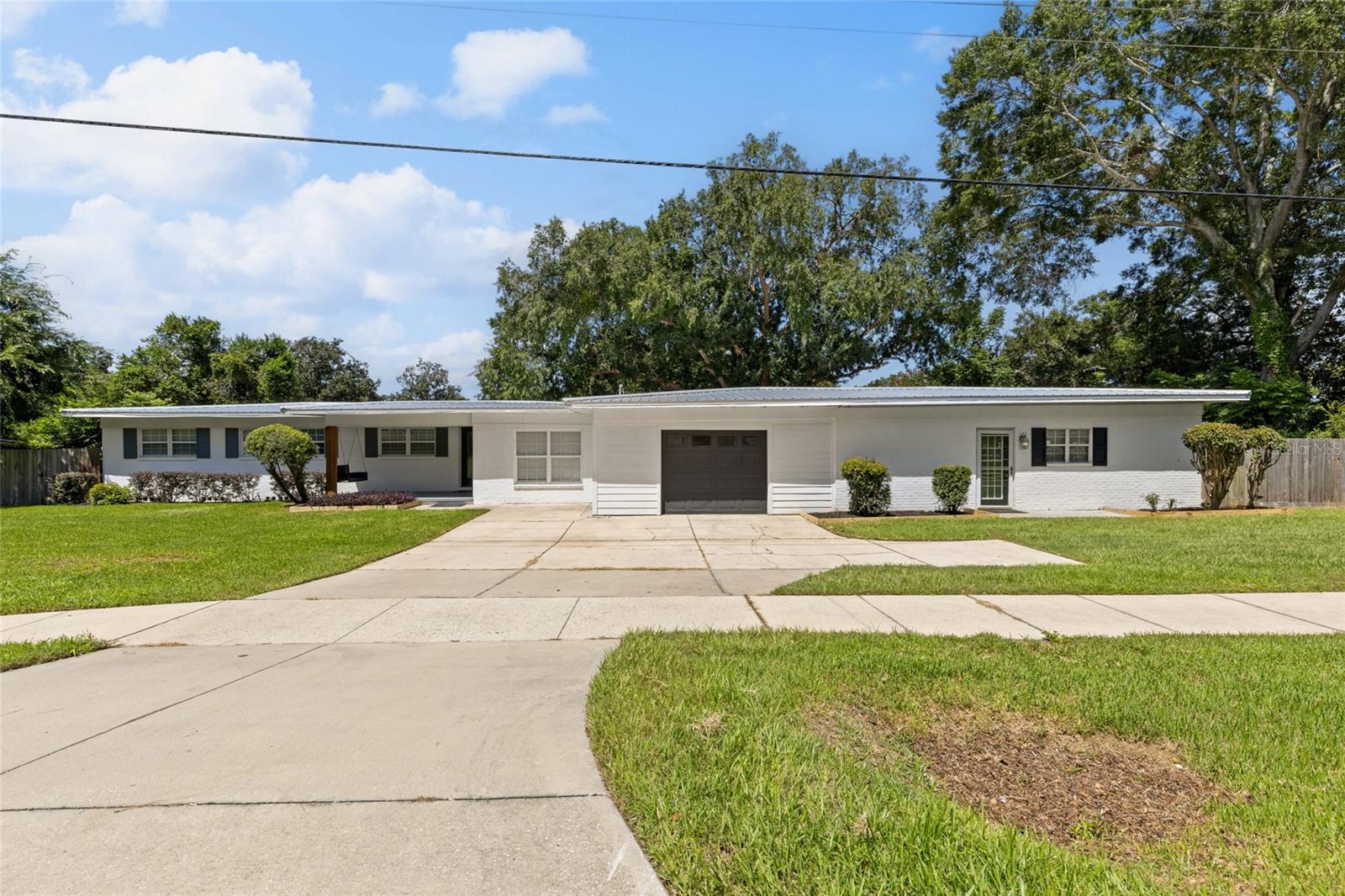 Welcome to 16710 NW County Road 235A, Alachua, Florida 32615 — a versatile 5-bedroom, 3-bathroom home for sale in Alachua, FL featuring a private mother-in-law suite (ADU). Perfect for a growing family, multi-generational living, or an investment property with house hacking potential, this residence offers endless possibilities. The main home and the ADU each have their own full kitchen with granite countertops, ideal for extended family or generating rental income. Inside, you’ll find beautifully refinished hardwood floors, updated bathrooms, and modernized kitchens that blend style with function. The spacious backyard is perfect for outdoor gatherings, while the attached 2-car garage adds convenience.
This property boasts a prime location across from Santa Fe High School and within walking distance to Publix, restaurants, and shopping. Downtown Alachua is just minutes away, High Springs is a short drive, and quick access to I-75 or the scenic US-441 makes commuting to Gainesville or exploring North Florida easy. Whether you’re looking for a family home with room to grow, a rental income opportunity, or a flexible living arrangement, this Alachua, FL home for sale with an ADU and granite countertops is move-in ready and waiting for you.