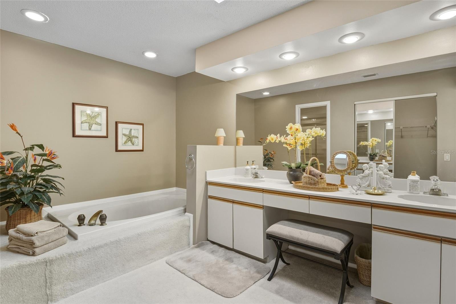ORANGE TREE COUNTRY CLUB - Residential