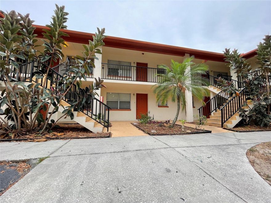 Adorable  newly remodeled 1 bedroom 1 bathroom apartment Central AC, !!. Tile throughout .WATER, SEWER & TRASH INCLUDED IN RENT!! Close to clear water Beach and shopping