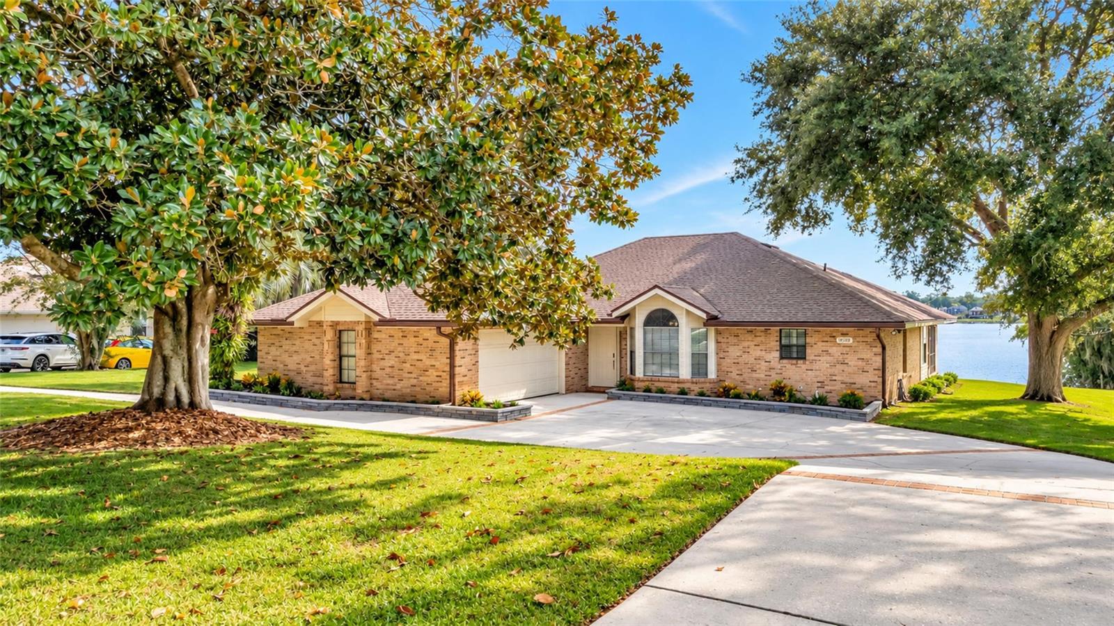 10598 LAKE HILL DRIVE