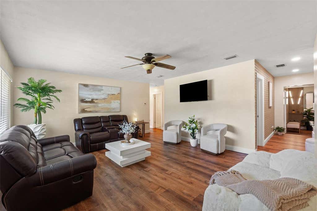 Photo of 1721 S Jefferson Avenue, Clearwater, FL 33756 (MLS # TB8538509)