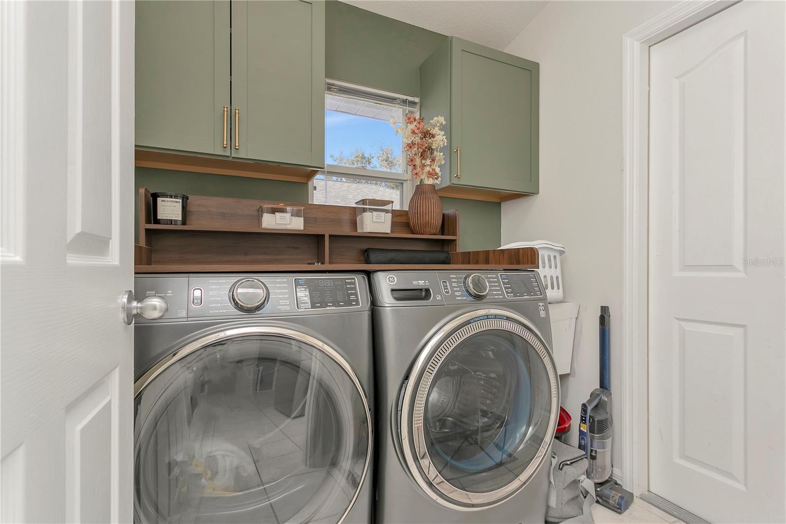 RIVERS EDGE - Residential