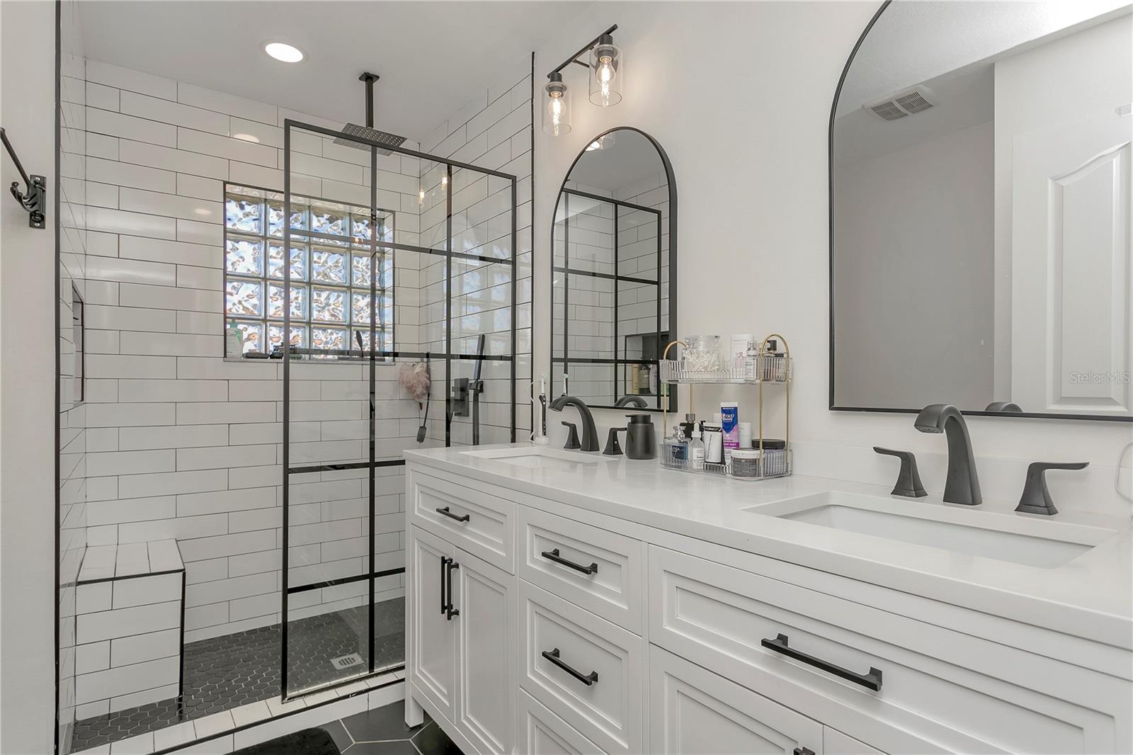 RIVERS EDGE - Residential