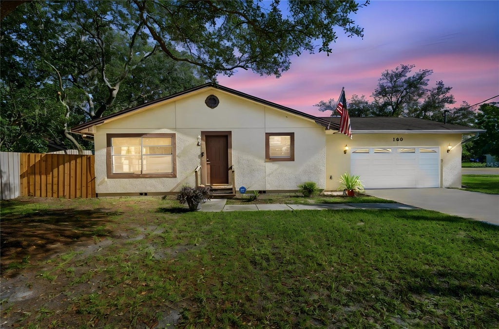 Photo of 180 W 3rd Street, Chuluota, FL 32766 (MLS # O6433997)