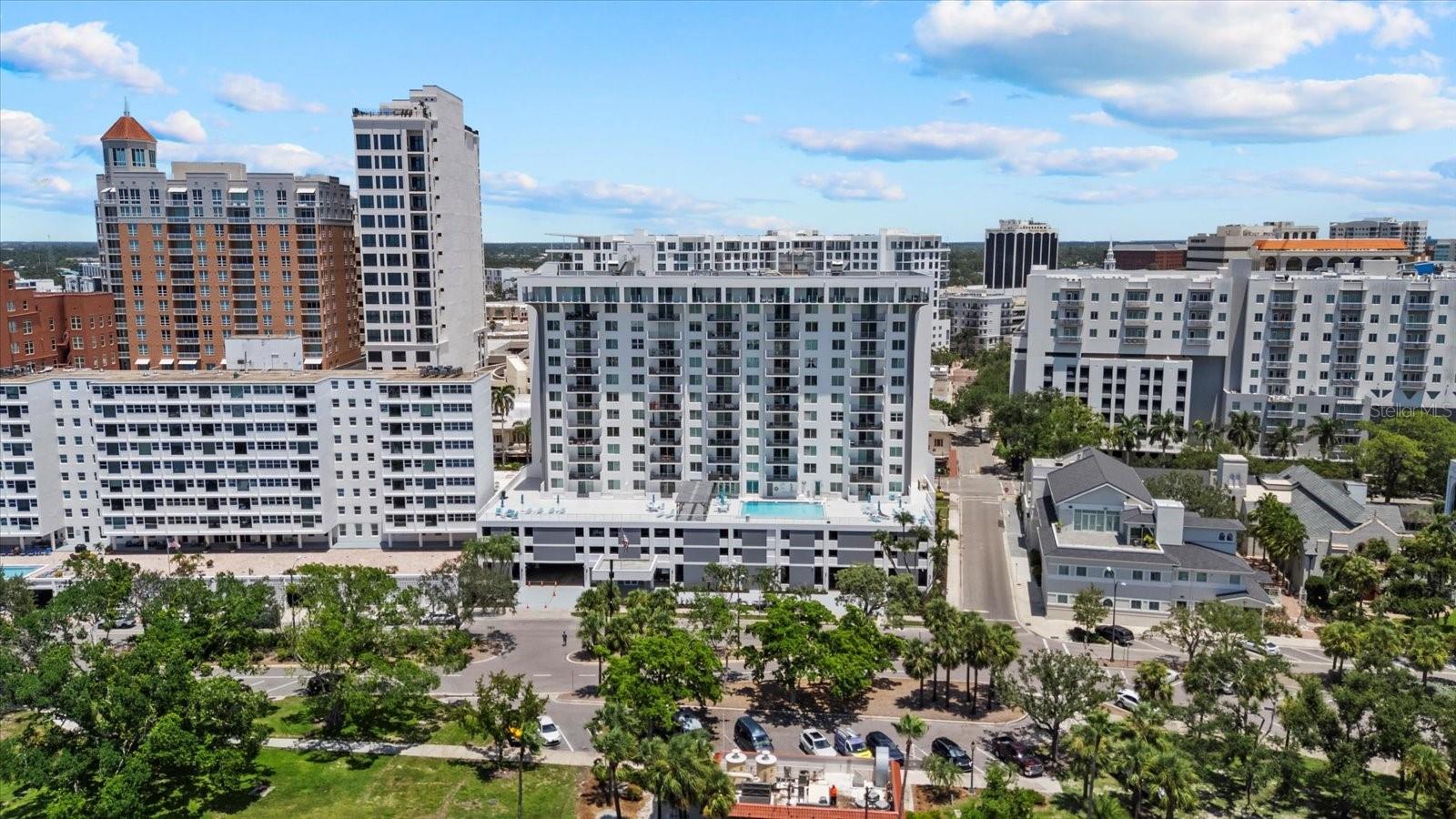 DOLPHIN TOWER - Residential