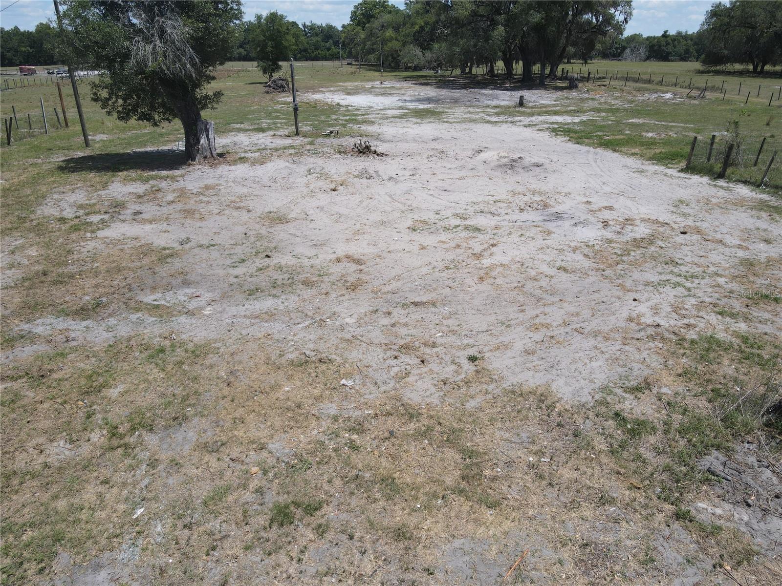 ACREAGE - Land