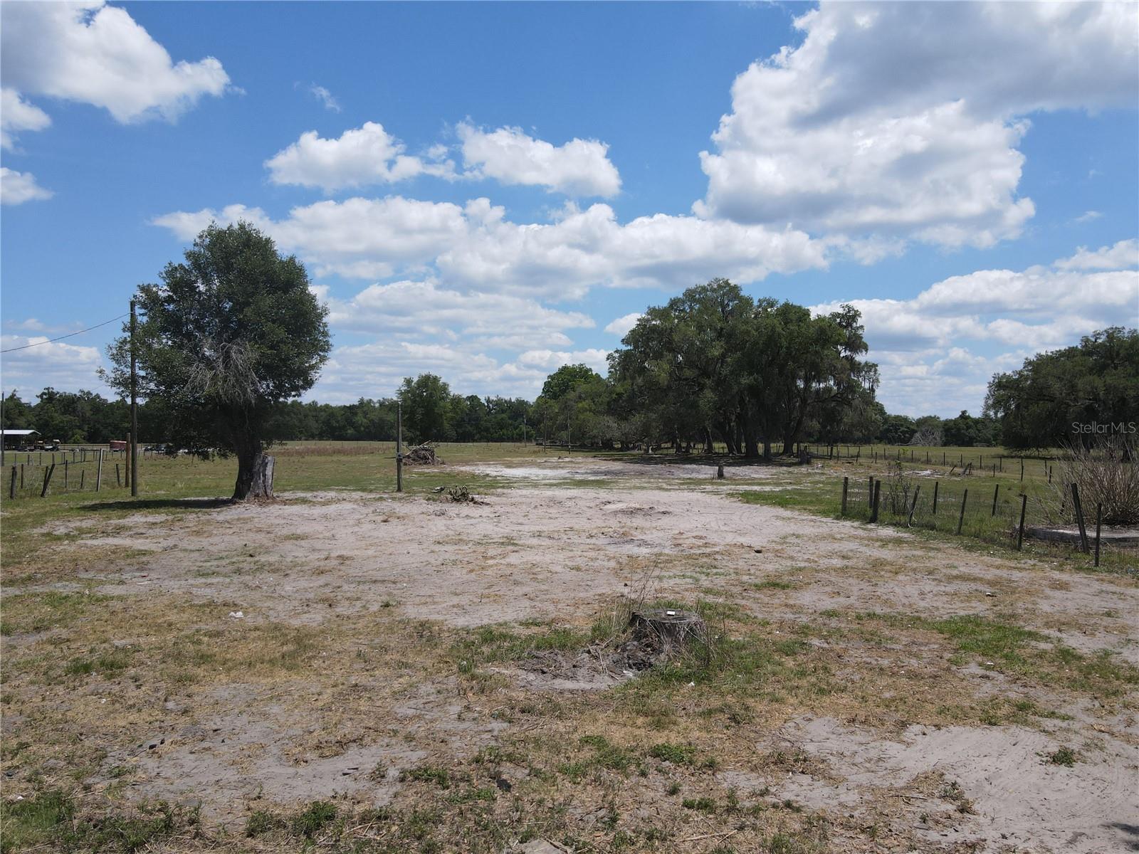 ACREAGE - Land