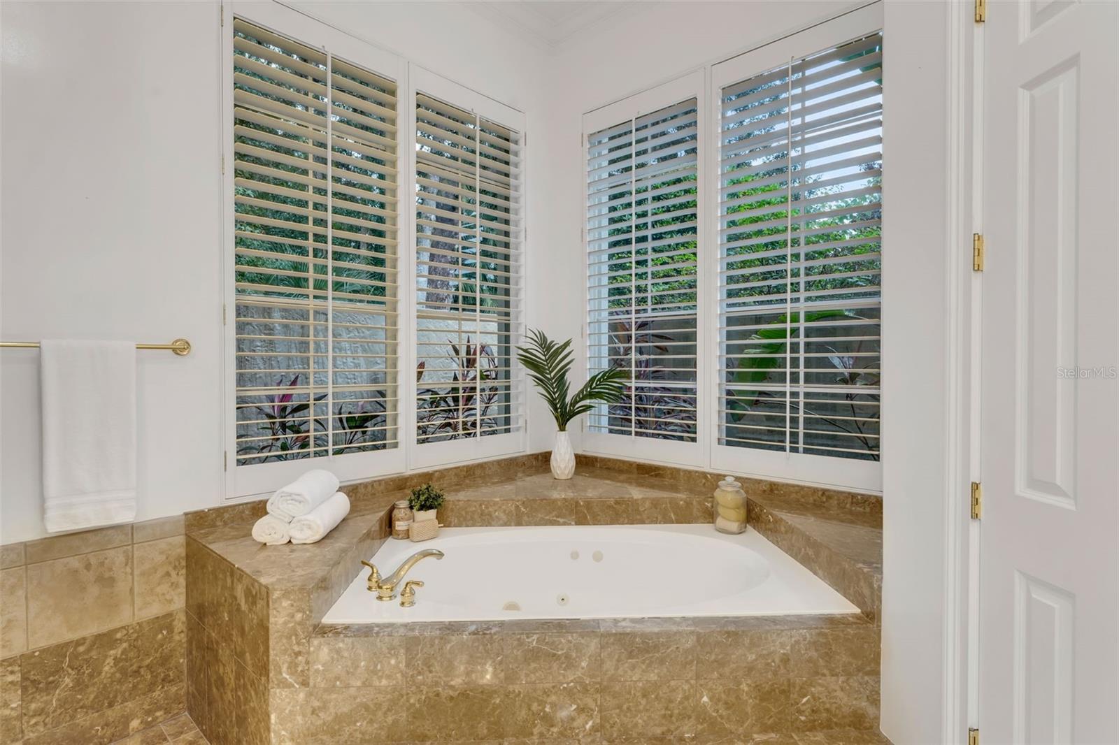 ALAQUA LAKES - Residential