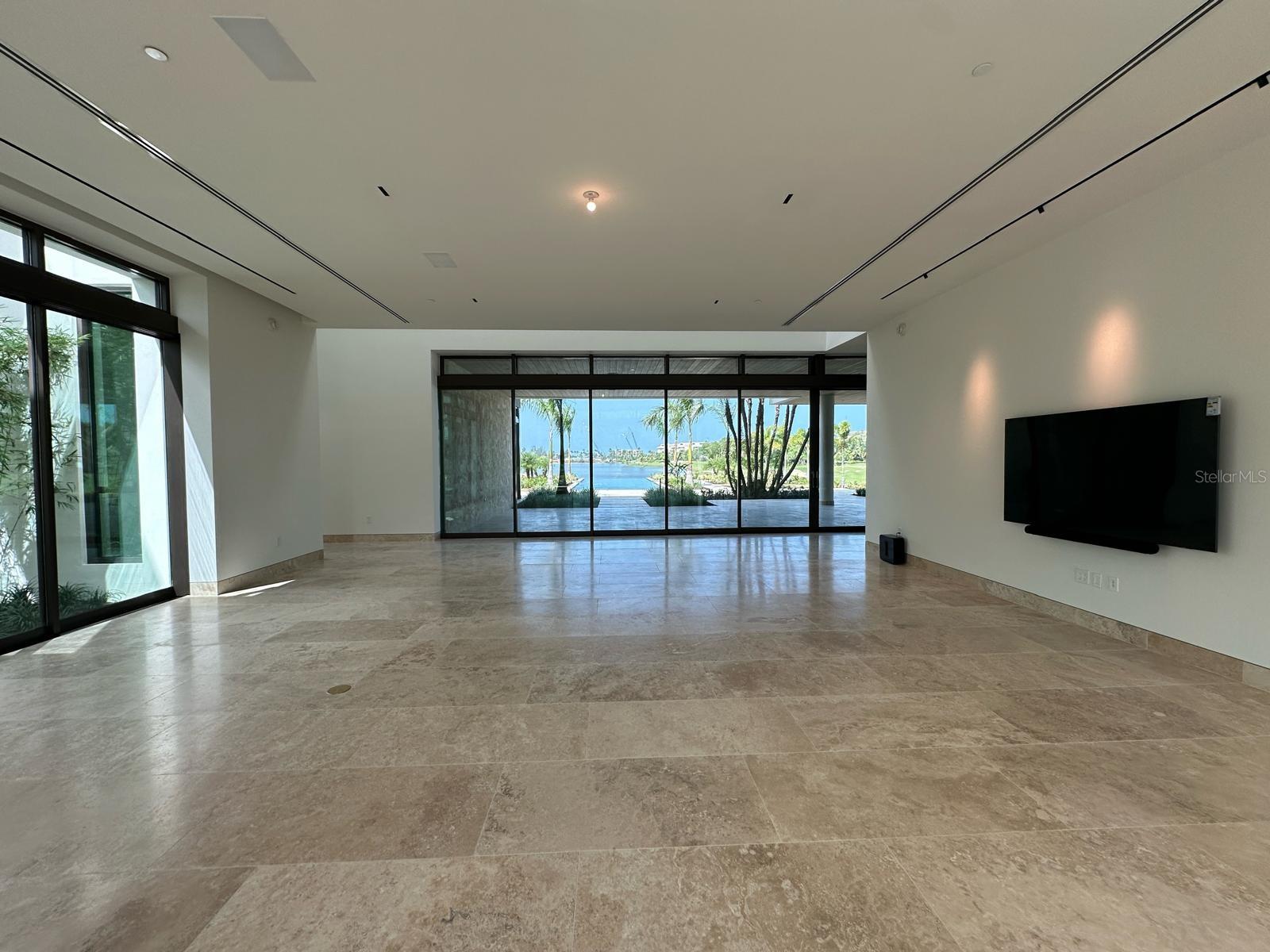 LIVINGSTON LAKE - Residential