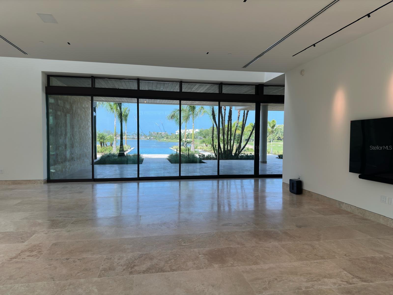 LIVINGSTON LAKE - Residential