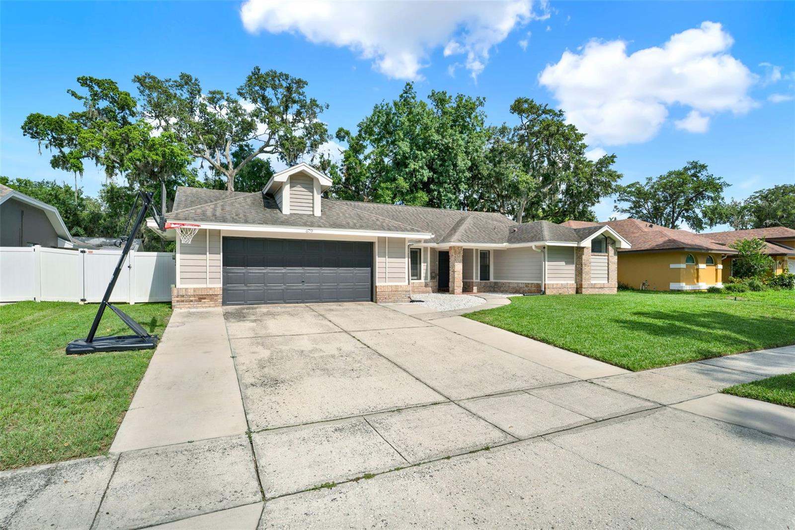 679 N ENDEAVOUR DR
