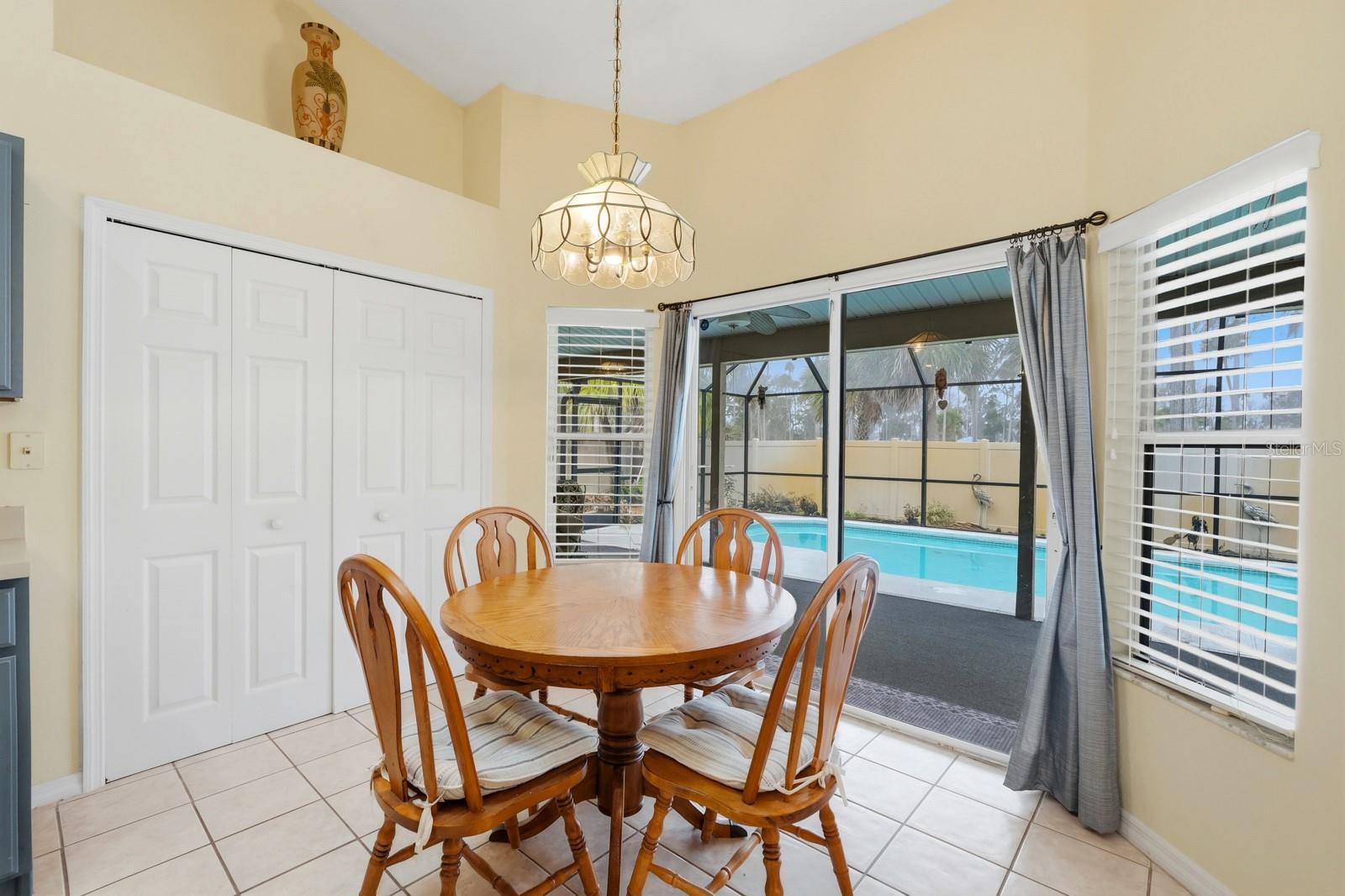 BRYAN CAVE ESTATES - Residential