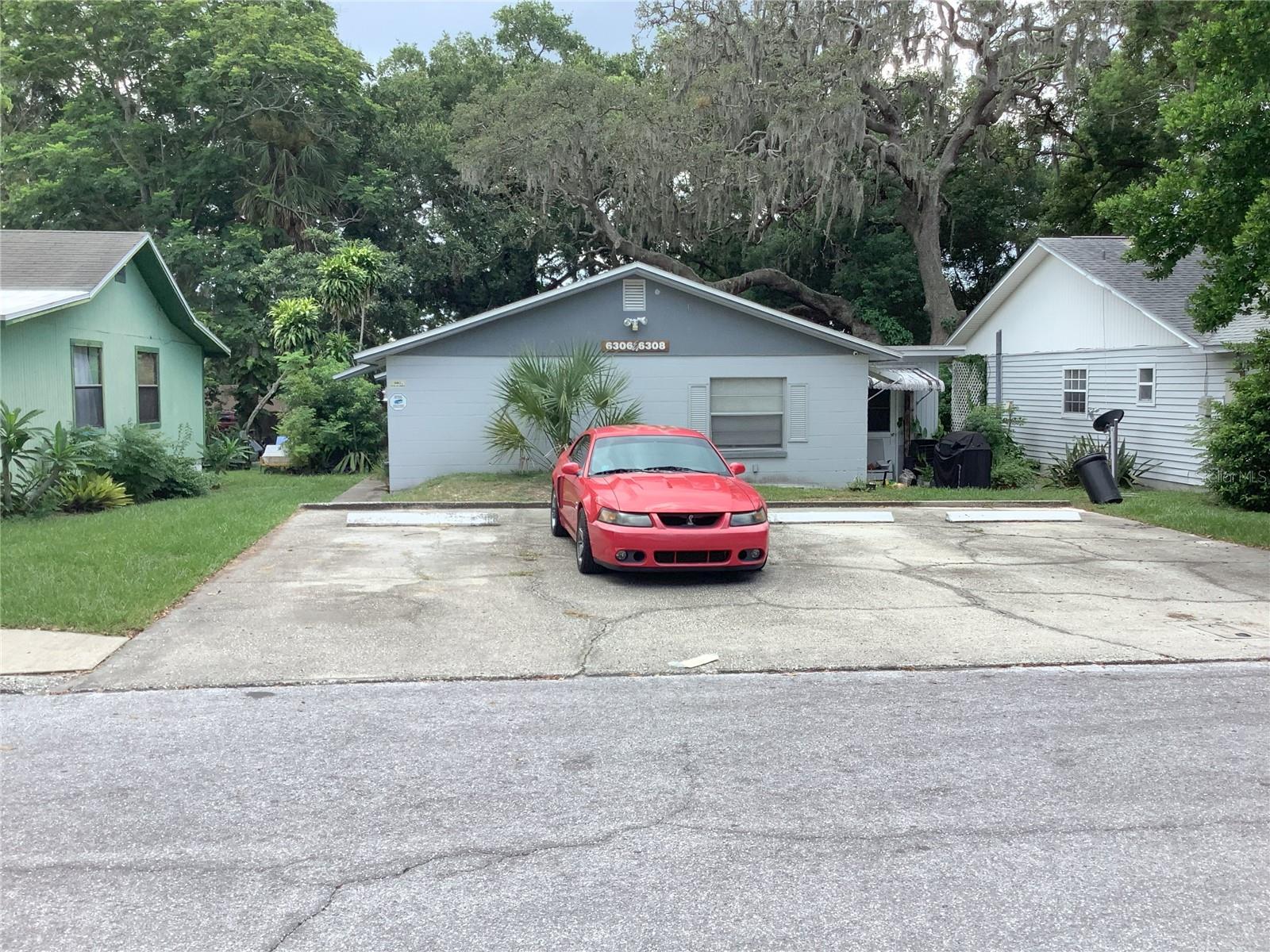 Clean and updated 2-bedroom, 1-bathroom duplex has been remodeled and is move-in ready! Featuring new modern shaker-style kitchen cabinets. Enjoy a fresh look of new interior paint and updated bathroom. Washer/dryer hookups. Located within walking distance to all that downtown New Port Richey has to offer!!