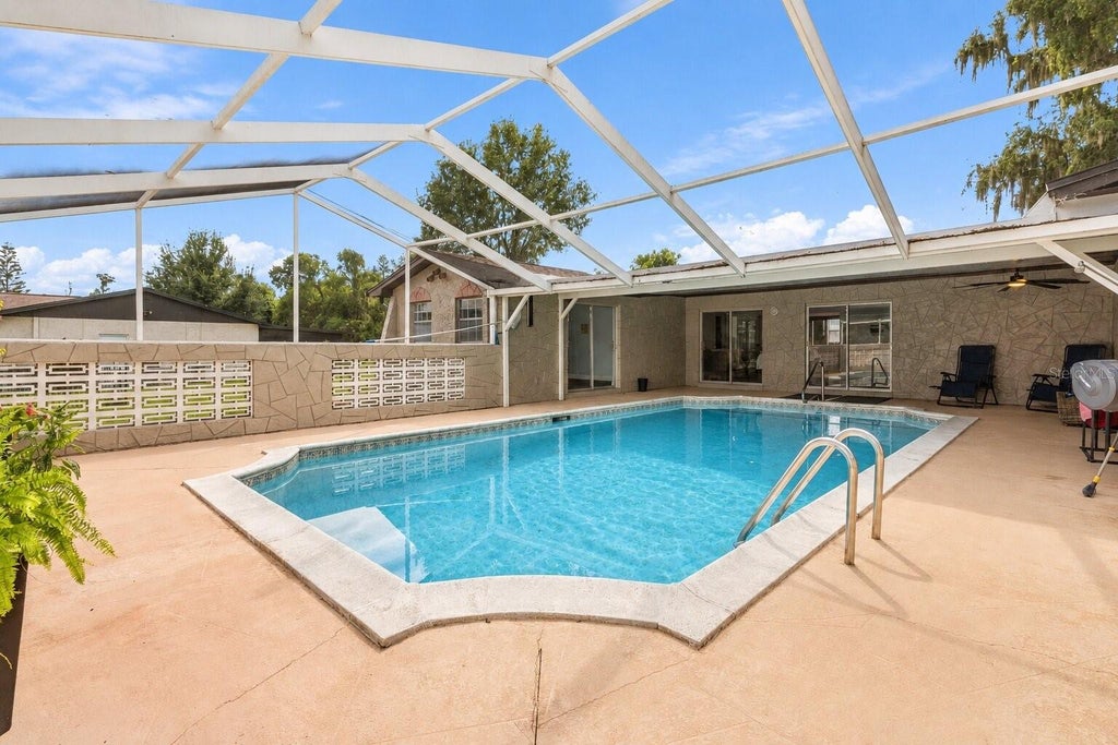 Photo of 816 Knight Street, Seffner, FL 33584 (MLS # TB8551590)
