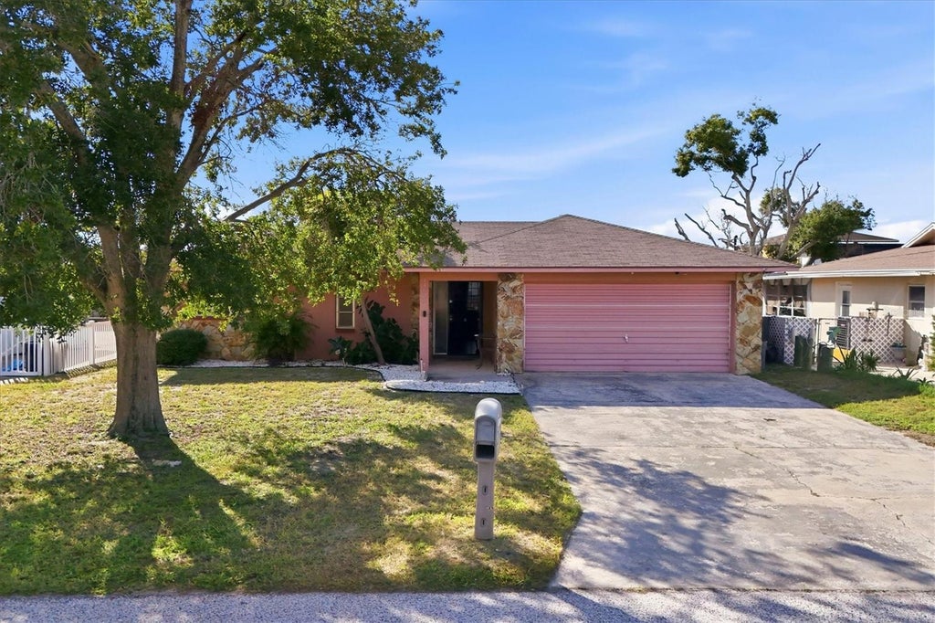 Photo of 13625 Veronica Drive, Hudson, FL 34667 (MLS # N6146137)