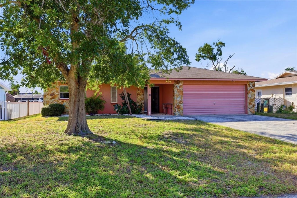 Photo of 13625 Veronica Drive, Hudson, FL 34667 (MLS # N6146137)