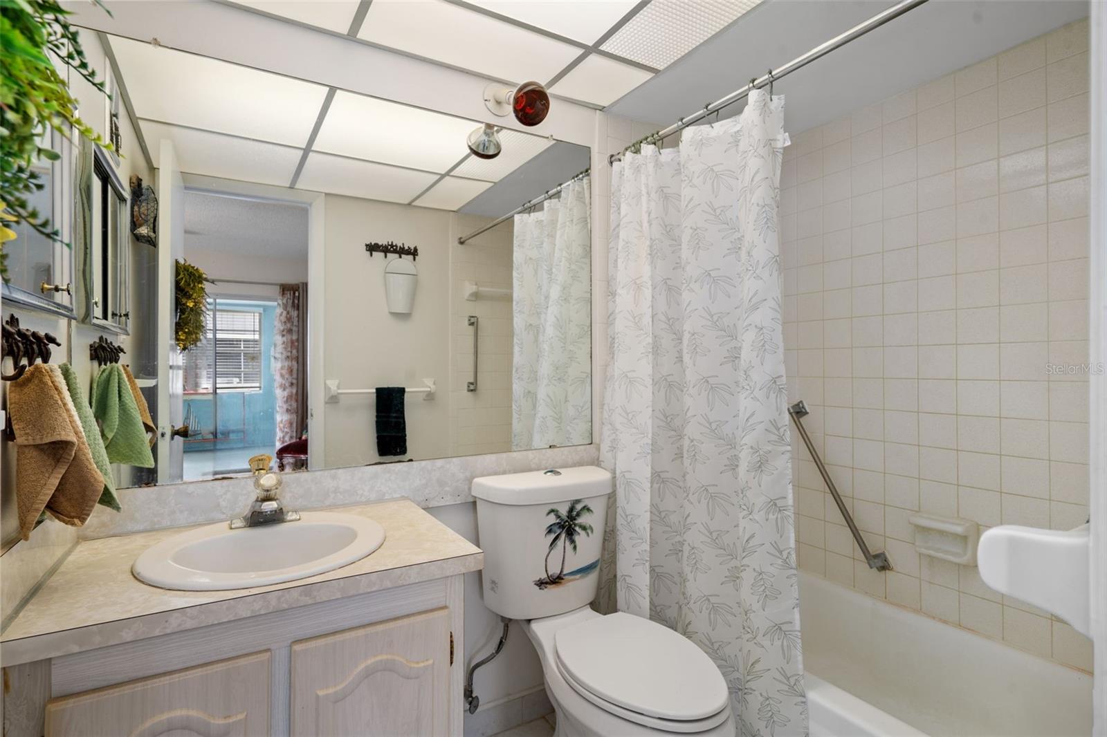 PARADISE POINTE WEST - Residential Lease