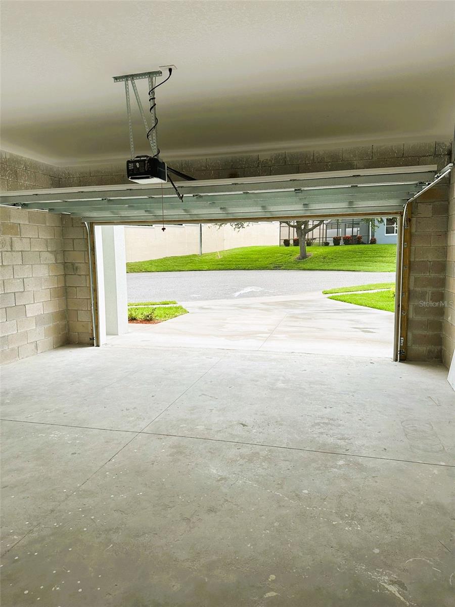 CALABAY PARC AT TOWER LAKE - Residential