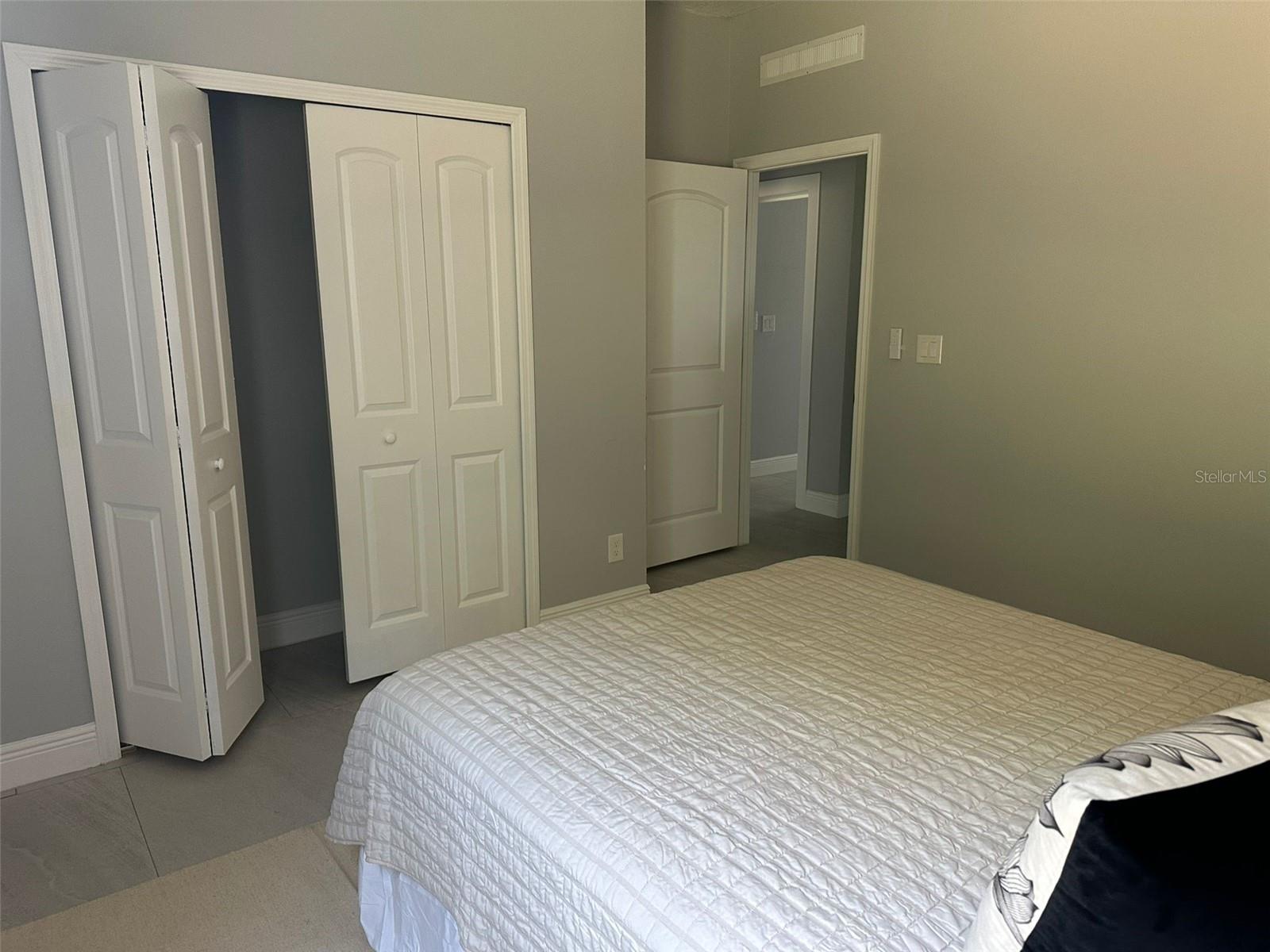 CALABAY PARC AT TOWER LAKE - Residential