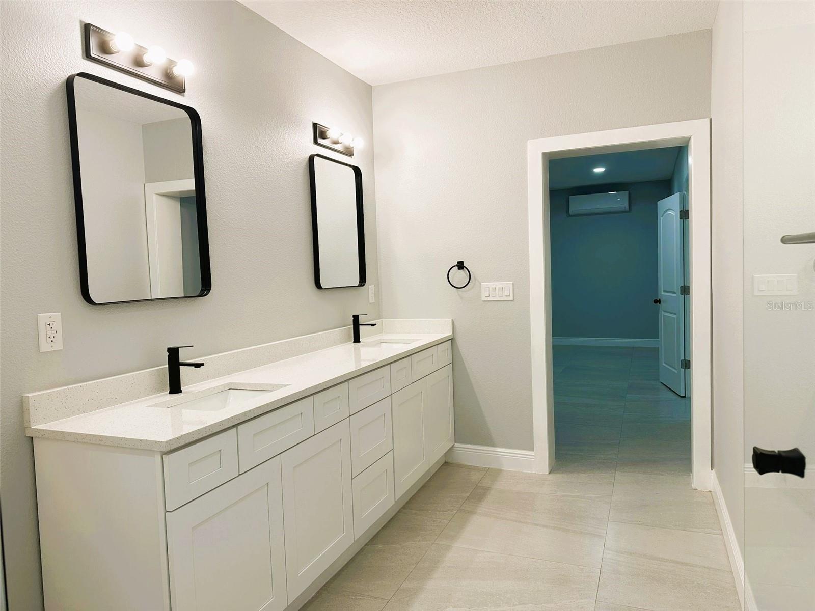 CALABAY PARC AT TOWER LAKE - Residential