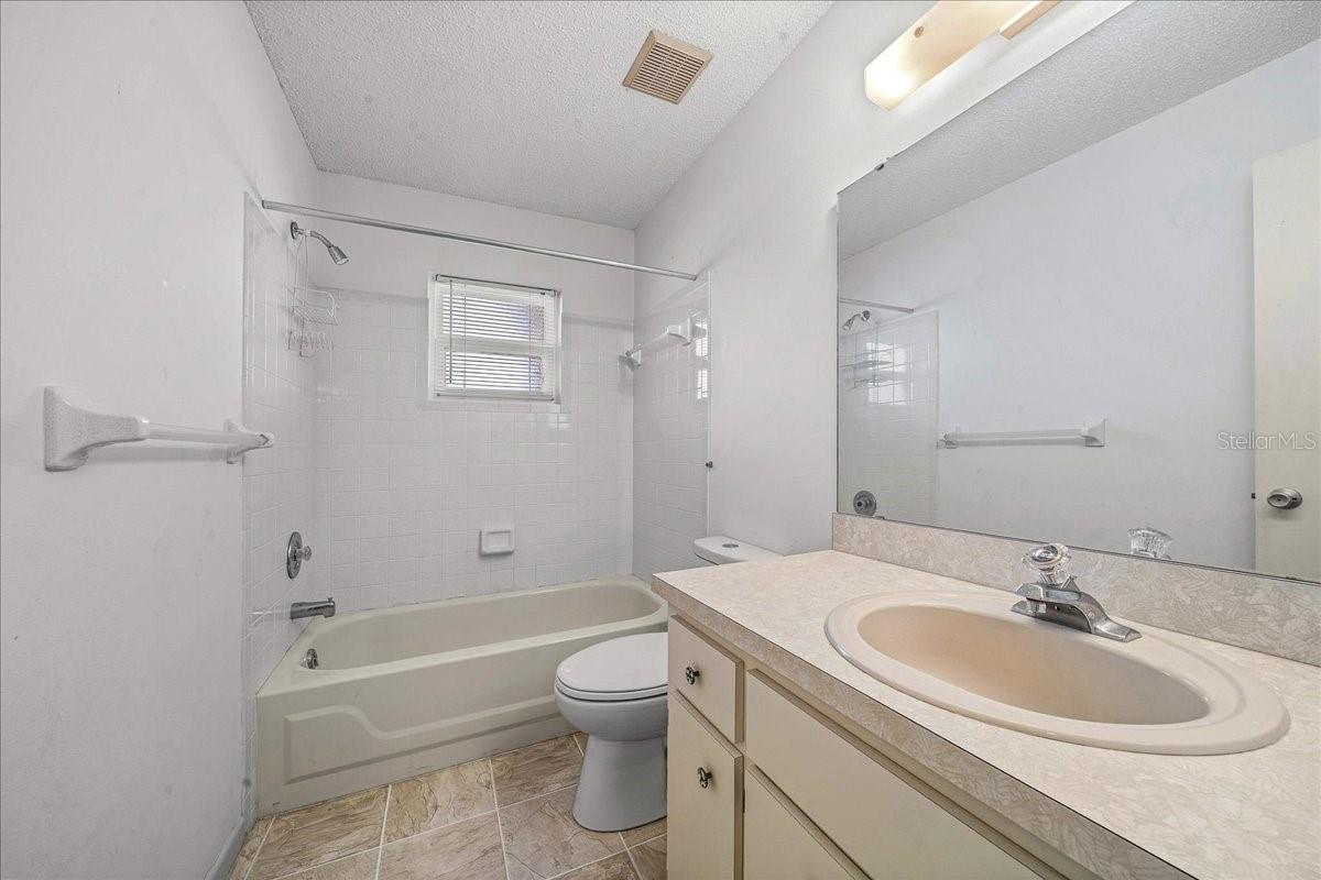 CIRCLE SQUARE WOODS - Residential