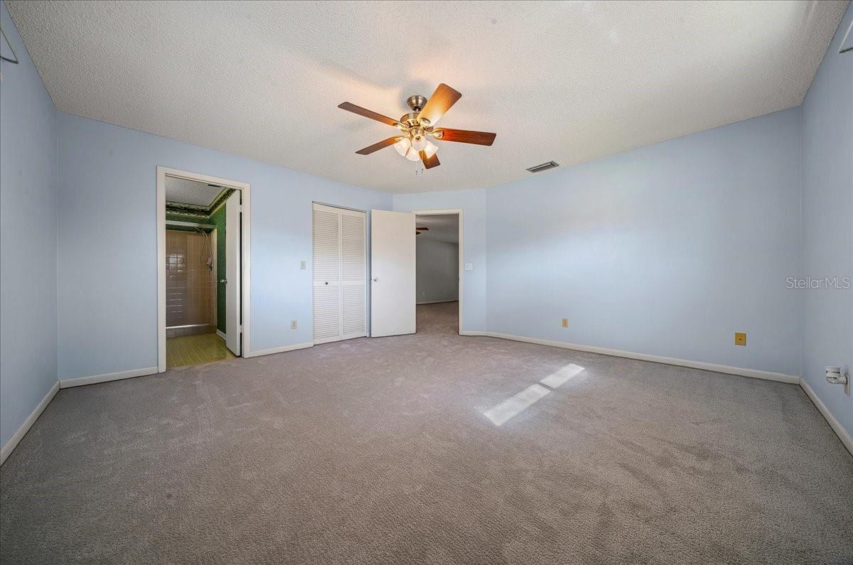 CIRCLE SQUARE WOODS - Residential