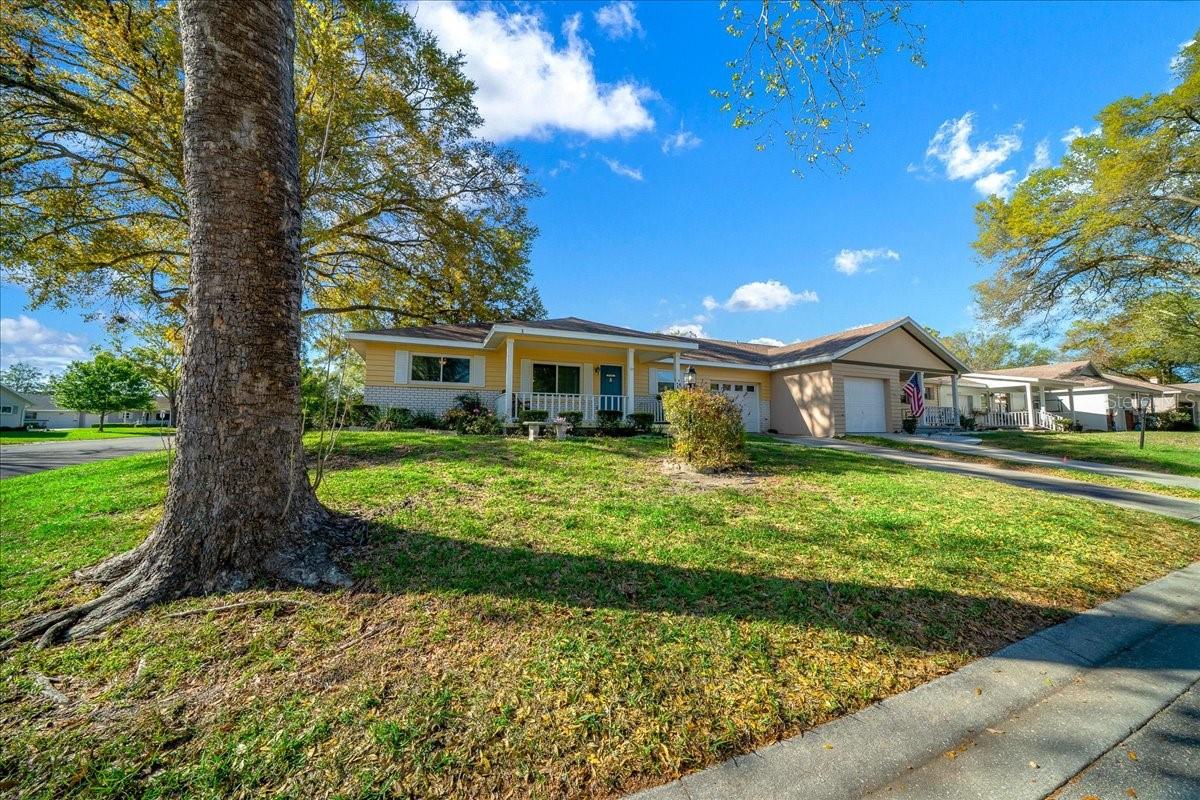 CIRCLE SQUARE WOODS - Residential