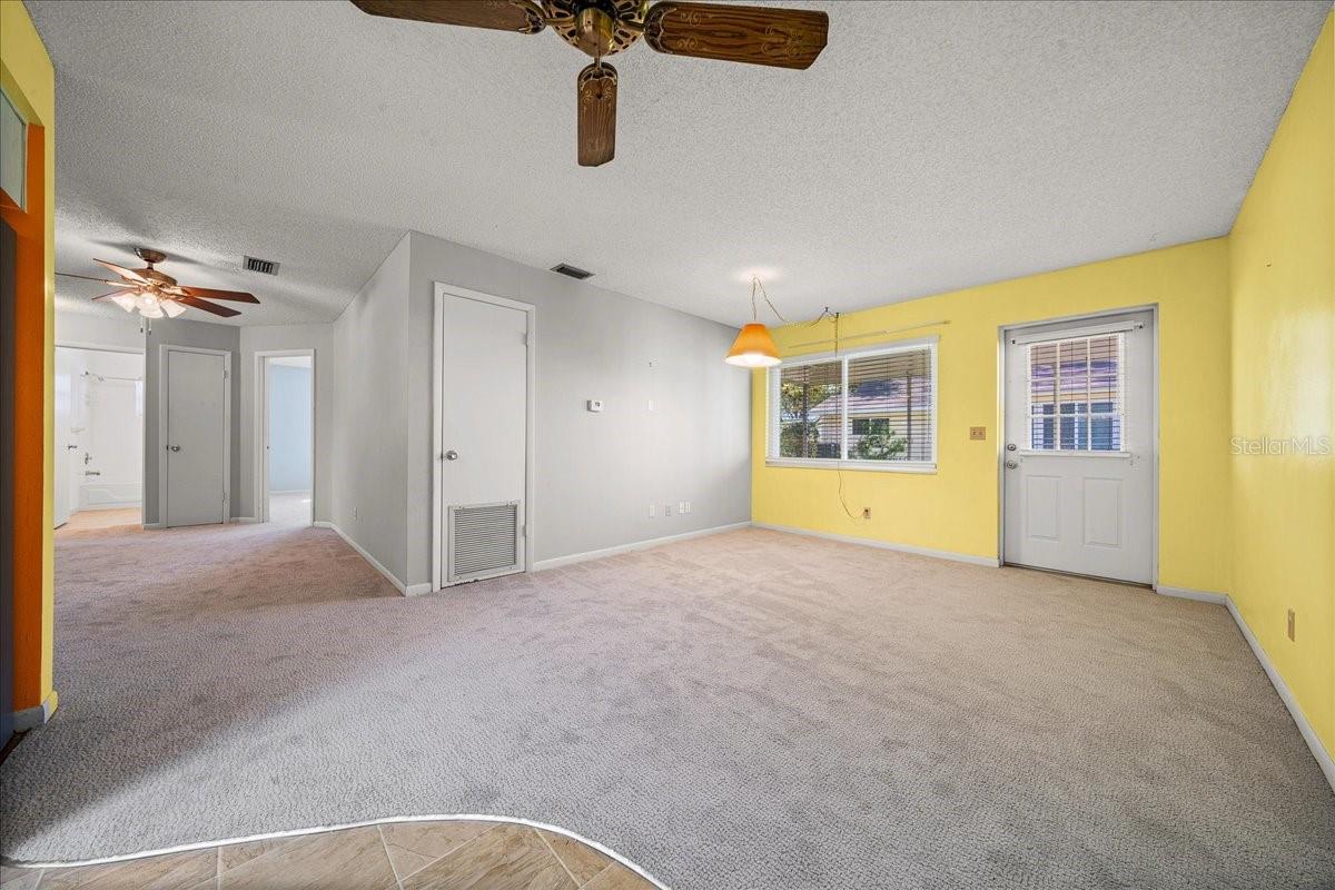 CIRCLE SQUARE WOODS - Residential