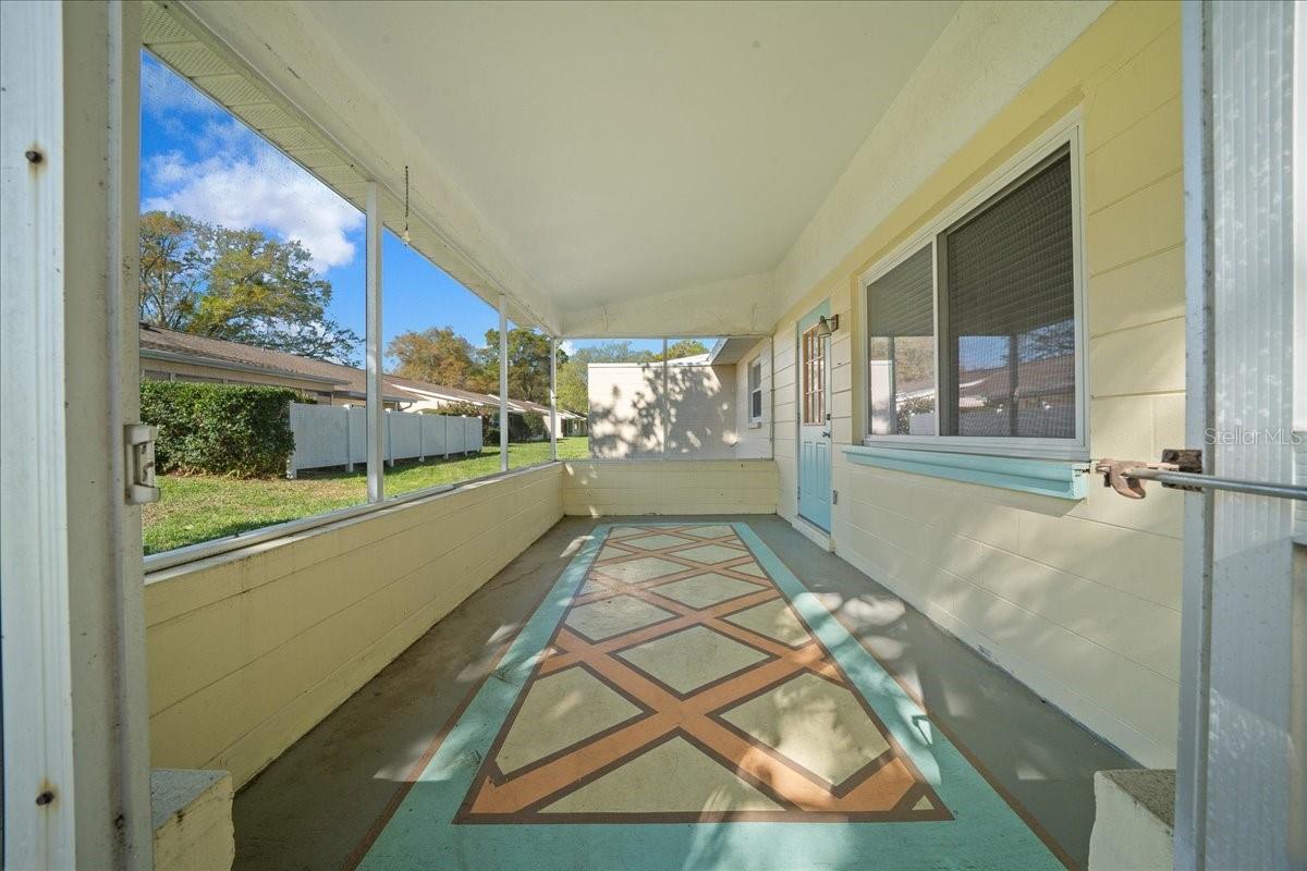 CIRCLE SQUARE WOODS - Residential