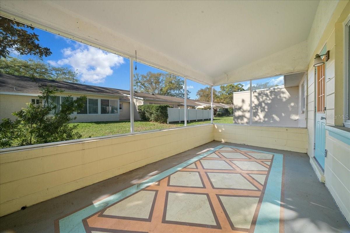 CIRCLE SQUARE WOODS - Residential