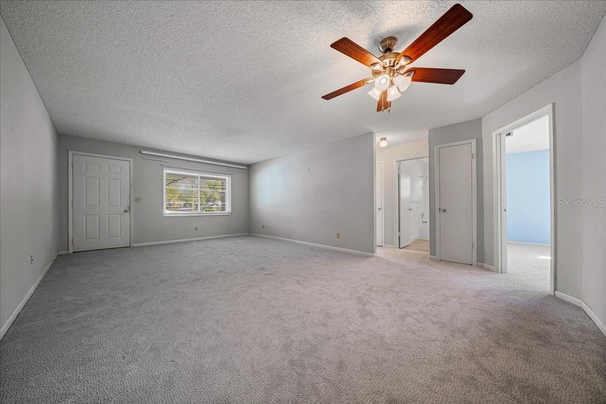 CIRCLE SQUARE WOODS - Residential