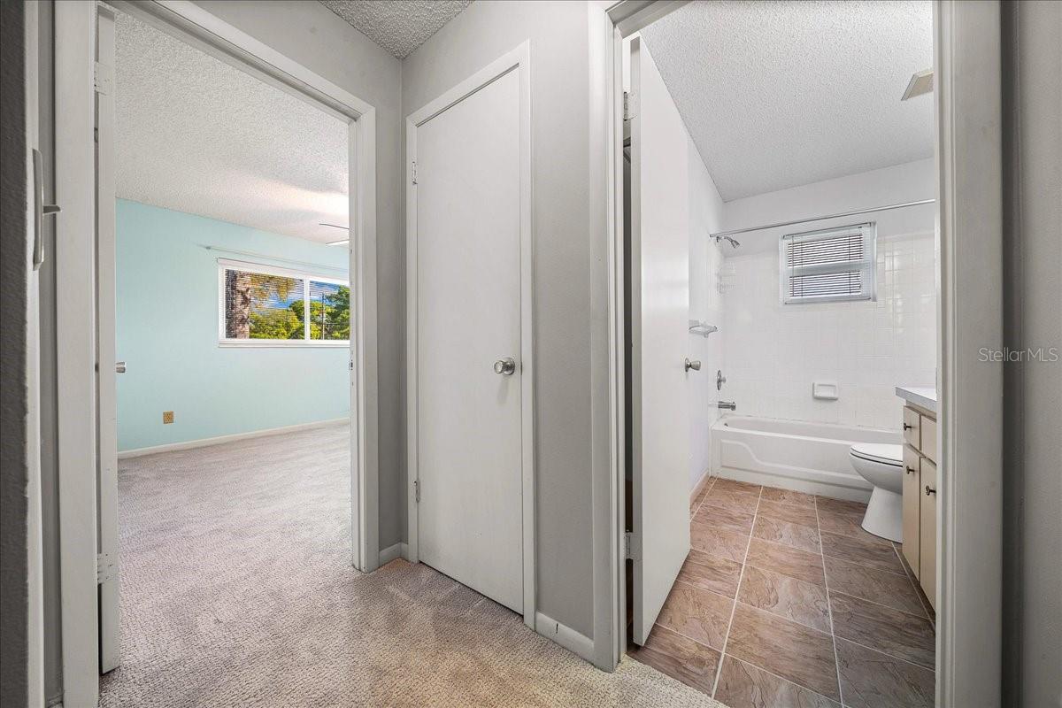 CIRCLE SQUARE WOODS - Residential