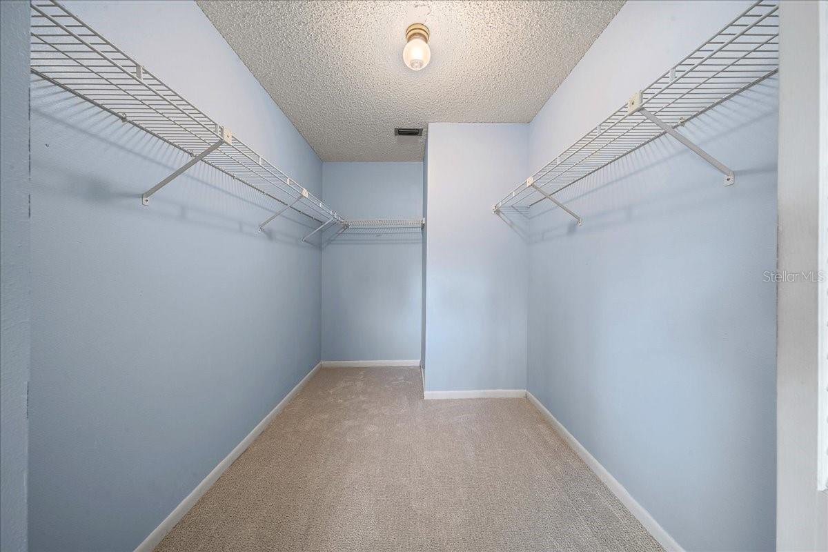 CIRCLE SQUARE WOODS - Residential