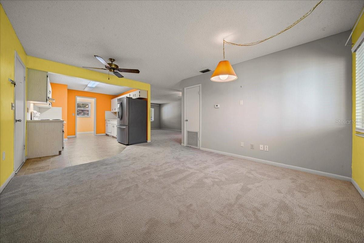 CIRCLE SQUARE WOODS - Residential