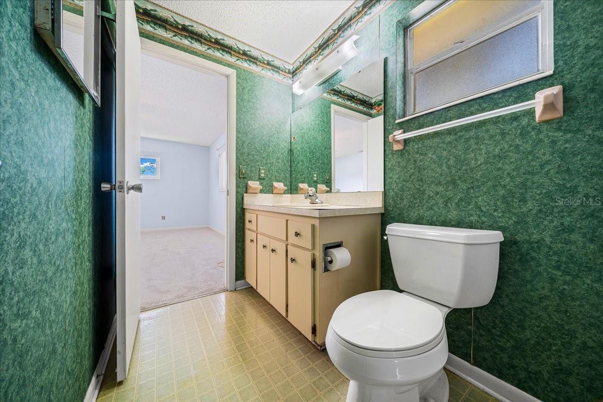 CIRCLE SQUARE WOODS - Residential