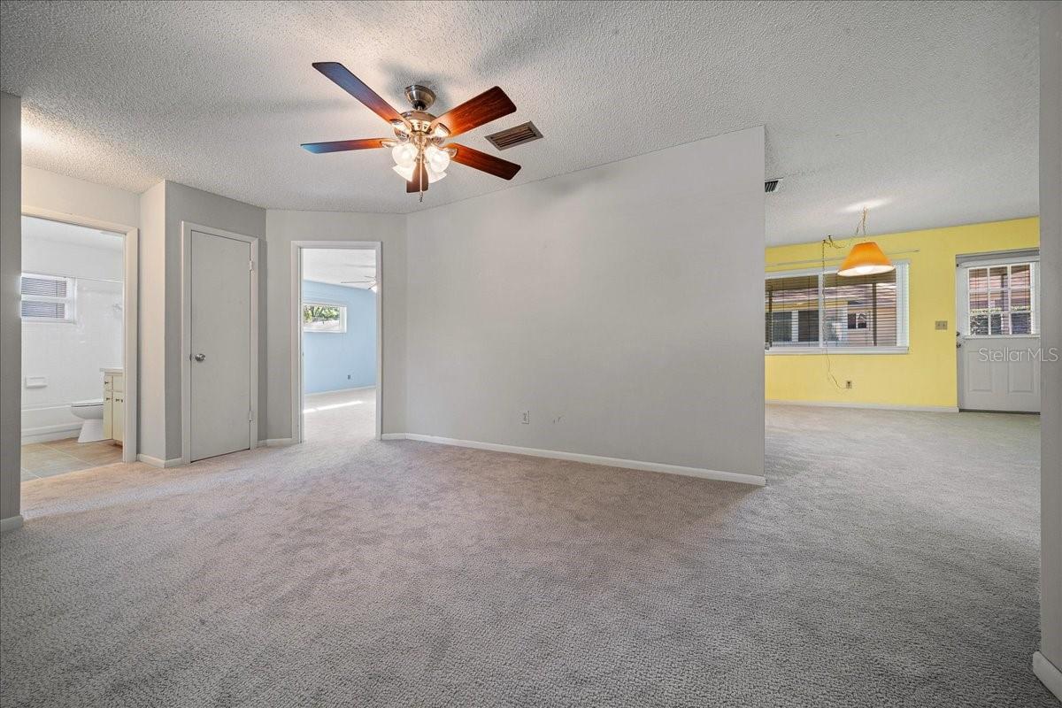 CIRCLE SQUARE WOODS - Residential