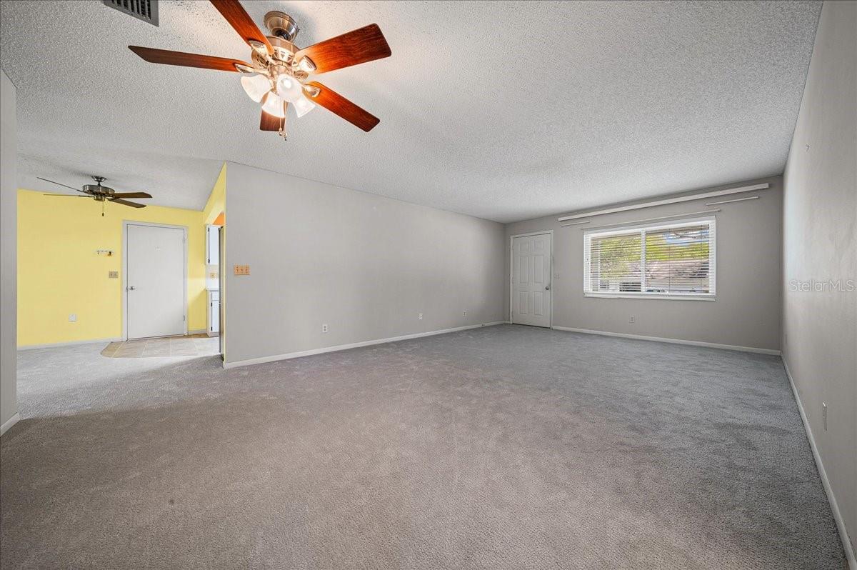 CIRCLE SQUARE WOODS - Residential