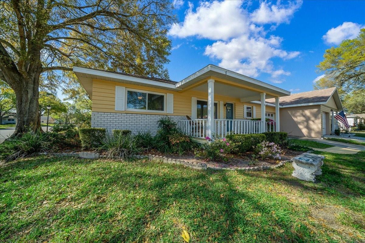 CIRCLE SQUARE WOODS - Residential